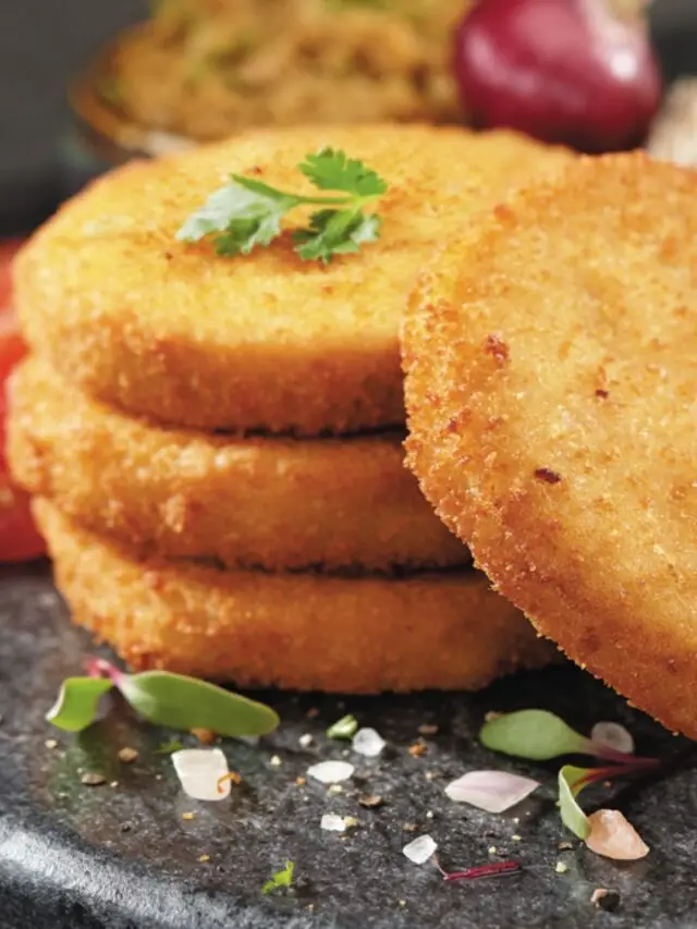 Crispy golden Gold Coin patties, a popular evening snack in Bangalore from Chetty's Corner.